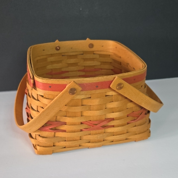 Longaberger 2000 Christmas Collection Handwoven Handled Basket - Picture 3 of 14